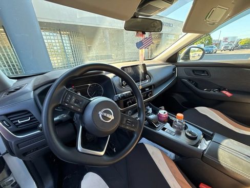 Used 2022 Nissan Rogue S AWD/4WD image 7