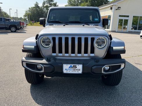 Used 2018 Jeep Wrangler Unlimited Sahara w/ LED Lighting Group AWD/4WD image 8