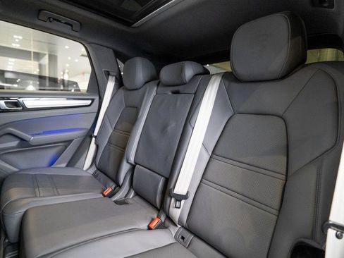 Certified 2023 Porsche Cayenne Platinum Edition AWD/4WD image 35
