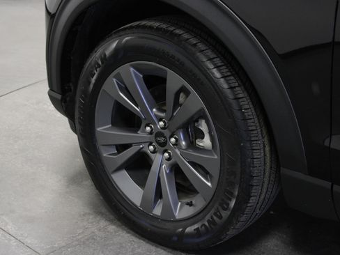 Used 2023 Ford Explorer XLT w/ Equipment Group 202A image 10