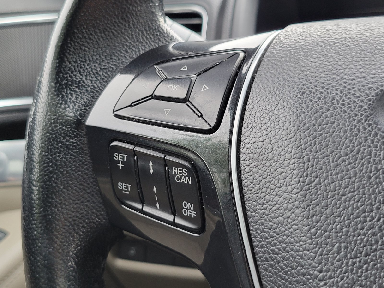 Used 2018 Ford Explorer Limited w/ Equipment Group 301A AWD/4WD image 17