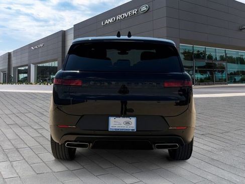 Used 2025 Land Rover Range Rover Sport SE AWD/4WD image 4