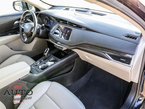 Used 2023 Cadillac XT4 Premium Luxury image 16