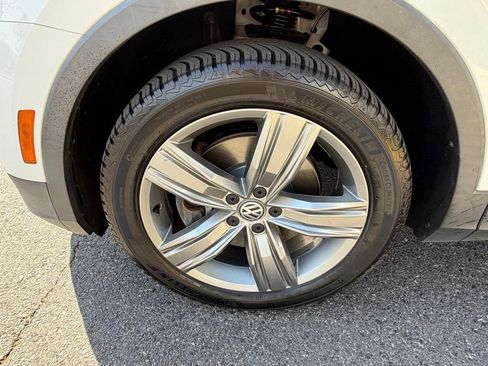 Used 2018 Volkswagen Tiguan SEL Premium AWD/4WD image 12