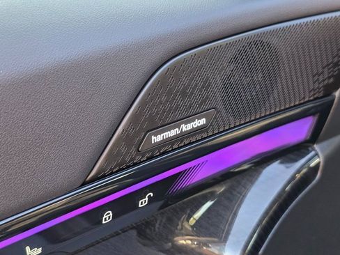 Used 2025 BMW i5 xDrive40 image 19