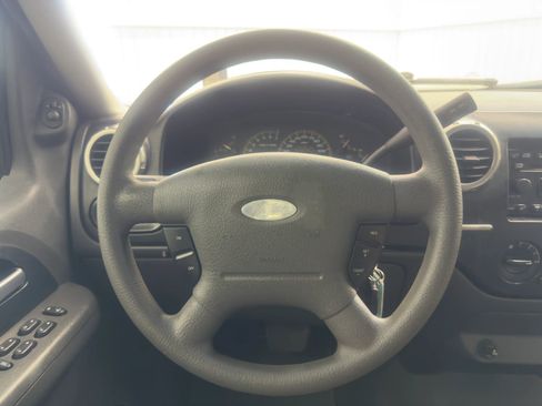 Used 2003 Ford Expedition XLT image 19