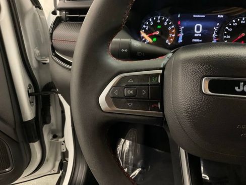 Used 2025 Jeep Compass Trailhawk AWD/4WD image 12