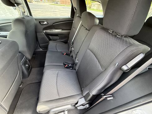 Used 2019 Dodge Journey SE FWD image 11