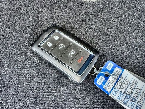 New 2025 Jeep Grand Cherokee Limited image 22