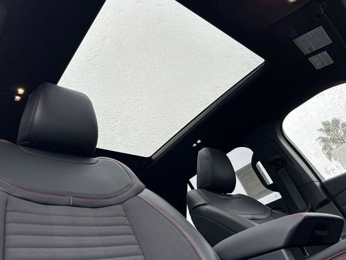 New 2026 Ford Explorer ST-Line w/ ST-Line Street Pack image 15