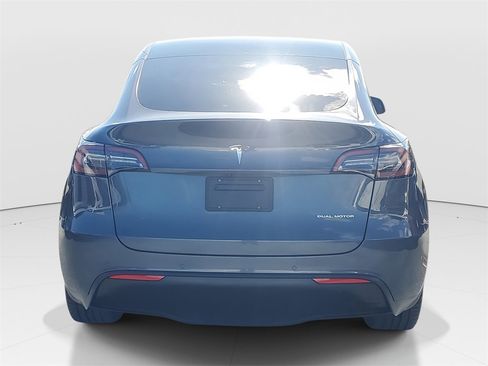 Used 2021 Tesla Model Y Long Range image 9
