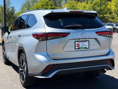 Used 2022 Toyota Highlander XSE AWD/4WD image 3