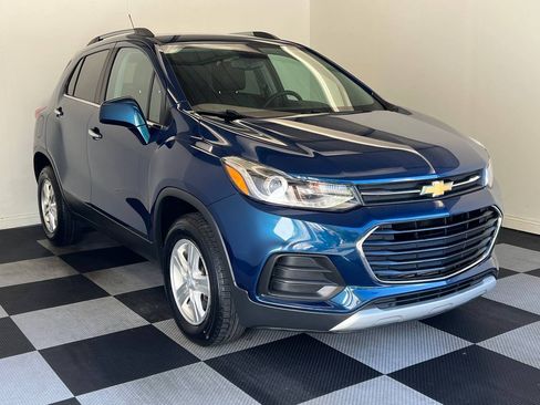 Used 2019 Chevrolet Trax LT w/ LT Convenience Package image 3