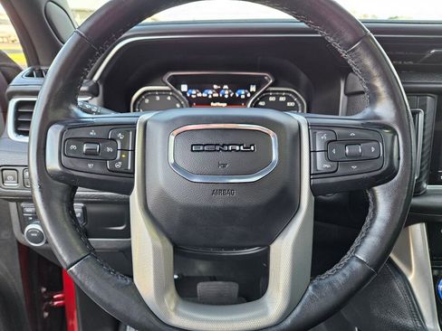 Used 2021 GMC Yukon Denali w/ Denali Premium Package image 27