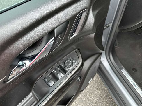 Used 2021 GMC Acadia SLT w/ Technology Package FWD image 17