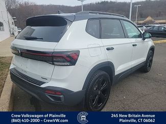 Certified 2025 Volkswagen Taos SE video 3