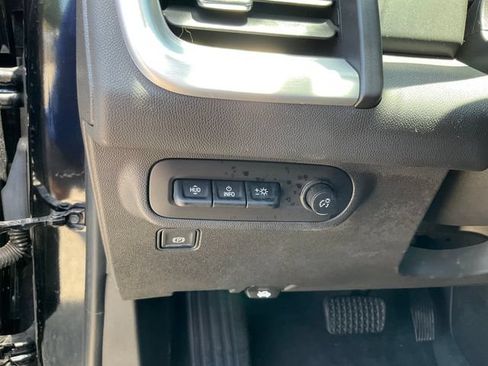 Used 2023 GMC Terrain SLT w/ Tech Package AWD/4WD image 9