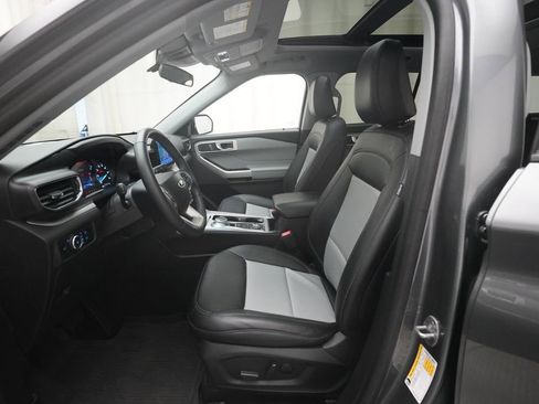 Used 2024 Ford Explorer XLT w/ Equipment Group 202A AWD/4WD image 7