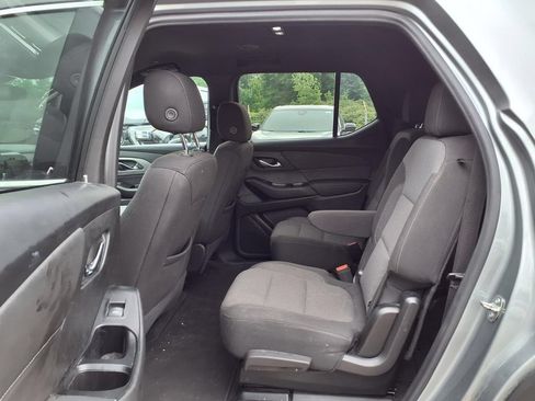 Used 2023 Chevrolet Traverse LT FWD image 11