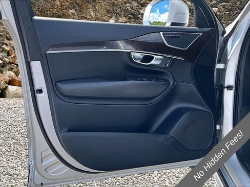 Used 2018 Volvo XC90 T5 Momentum w/ Convenience Package AWD/4WD image 19