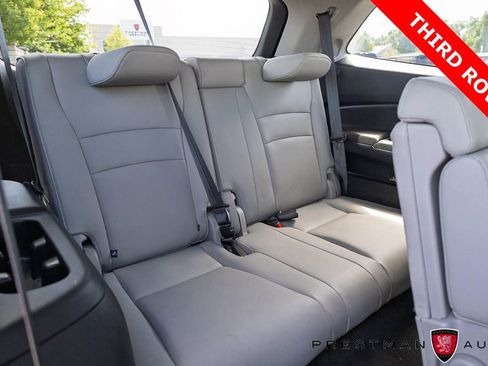 Used 2016 Honda Pilot Touring image 11