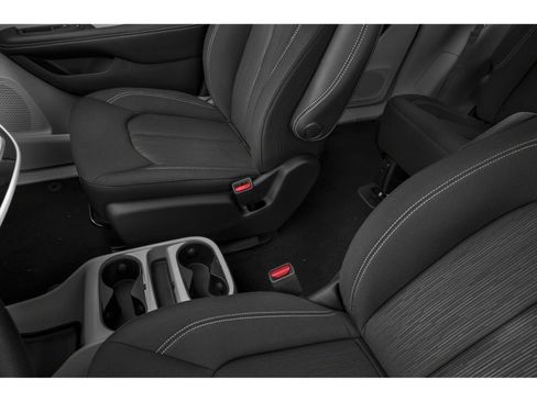 Used 2020 Chrysler Voyager Lxi image 5