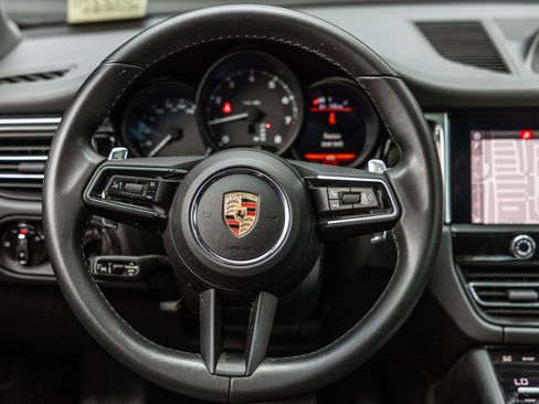 Certified 2023 Porsche Macan AWD/4WD image 13