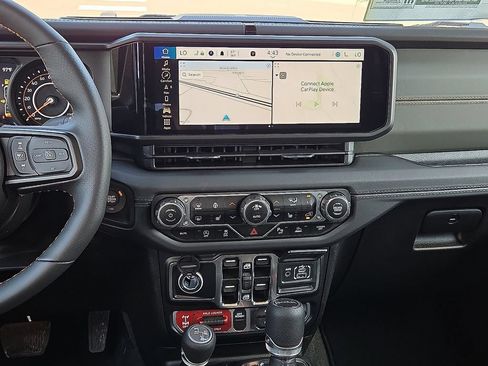 Used 2024 Jeep Gladiator Mojave AWD/4WD image 8