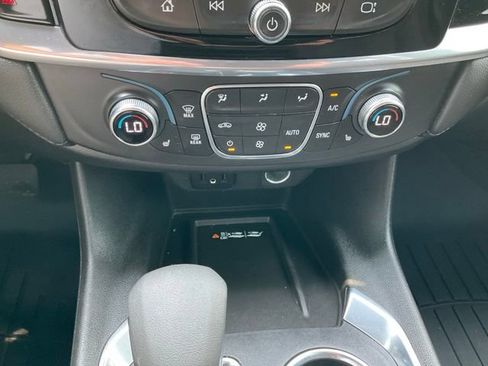 Used 2022 Chevrolet Traverse LT AWD/4WD image 7