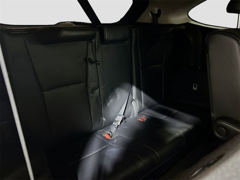 Used 2024 Toyota Highlander XLE image 25