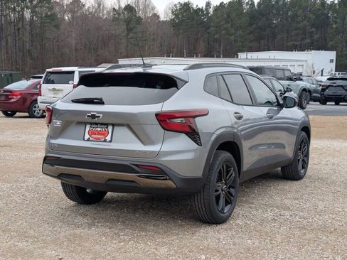 New 2026 Chevrolet Trax ACTIV w/ Sunroof Package image 2