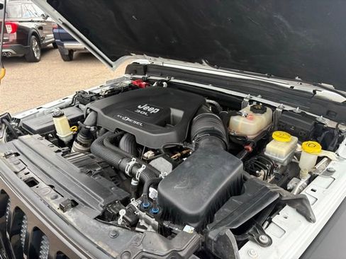 Used 2020 Jeep Wrangler Unlimited Willys image 8