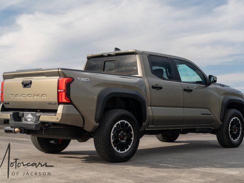 Used 2025 Toyota Tacoma TRD Off-Road image 39