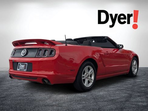Used 2014 Ford Mustang Convertible RWD image 3