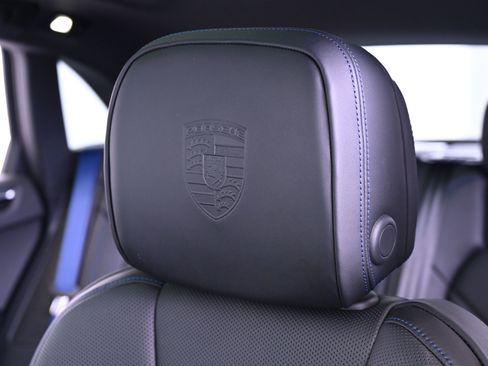 Certified 2025 Porsche Macan image 38