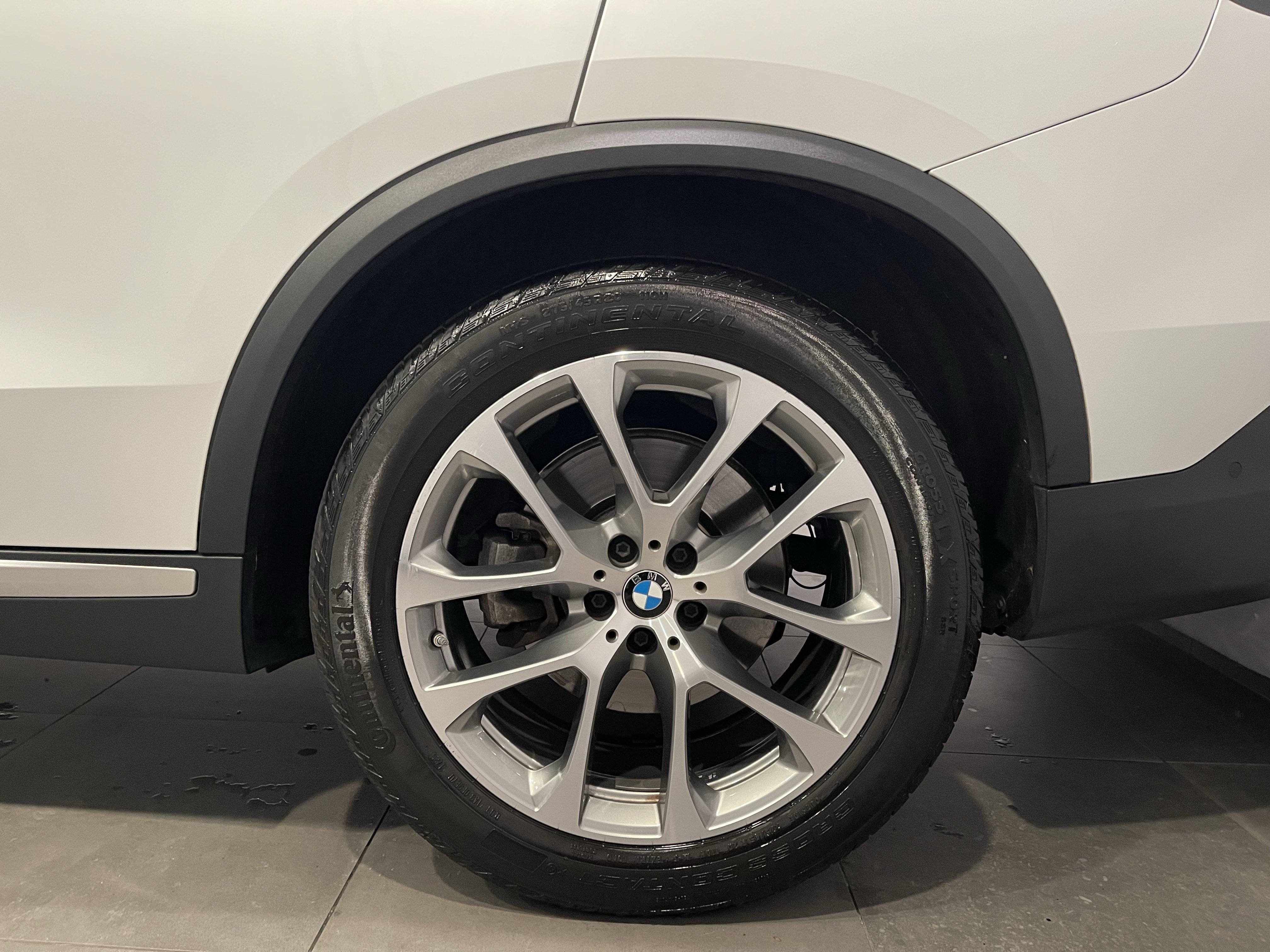 Certified 2024 BMW X5 xDrive40i w/ Parking Assistance Package AWD/4WD image 8