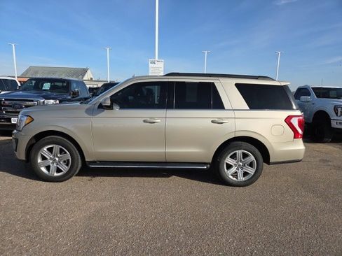 Used 2018 Ford Expedition XLT w/ Equipment Group 202A image 2