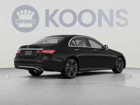 Used 2022 Mercedes-Benz E 350 4MATIC Sedan image 4