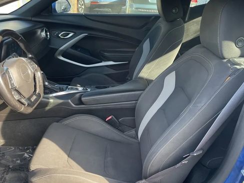 Used 2017 Chevrolet Camaro LT RWD image 6