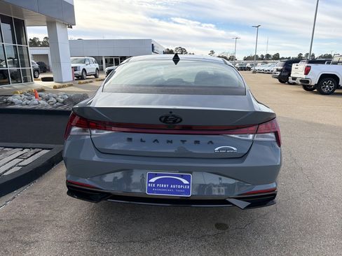 Used 2022 Hyundai Elantra SEL w/ Convenience + Premium Package image 28