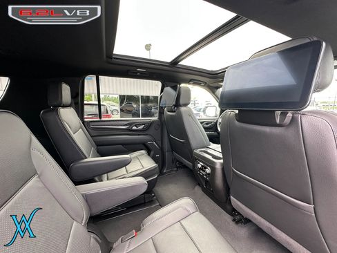 Used 2024 GMC Yukon XL Denali w/ Advanced Technology Package AWD/4WD image 30