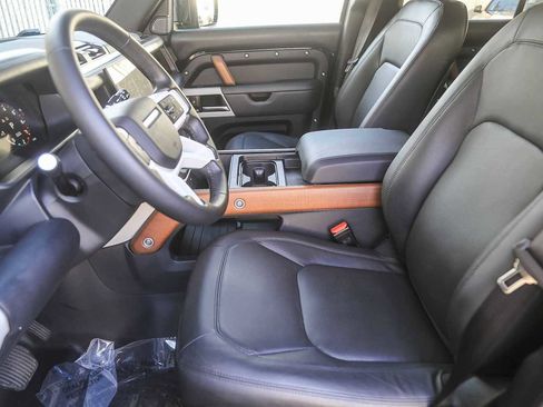 Used 2024 Land Rover Defender 110 SE image 14