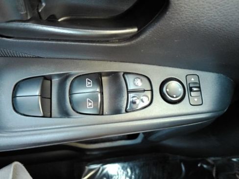 Used 2024 Nissan Kicks S FWD image 31