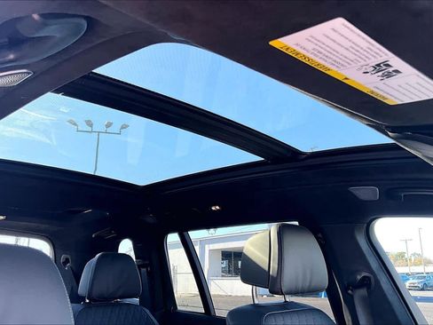 Used 2025 BMW X7 M60i image 14