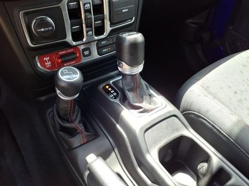 Used 2019 Jeep Wrangler Unlimited Rubicon AWD/4WD image 16