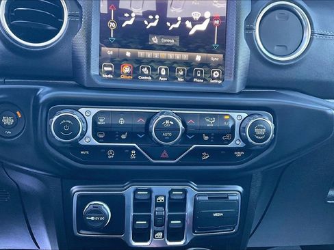 Used 2020 Jeep Wrangler Unlimited Sahara image 29