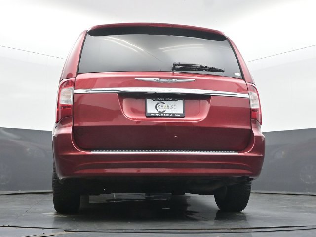 Used 2016 Chrysler Town & Country Touring w/ Driver Convenience Group FWD image 48
