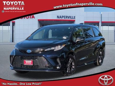 Used 2025 Toyota Sienna XSE AWD/4WD image 1