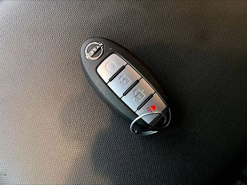 Used 2024 Nissan Frontier SV w/ Hardbody Edition image 35