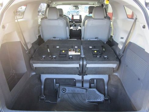 Used 2023 Toyota Sienna XLE image 16